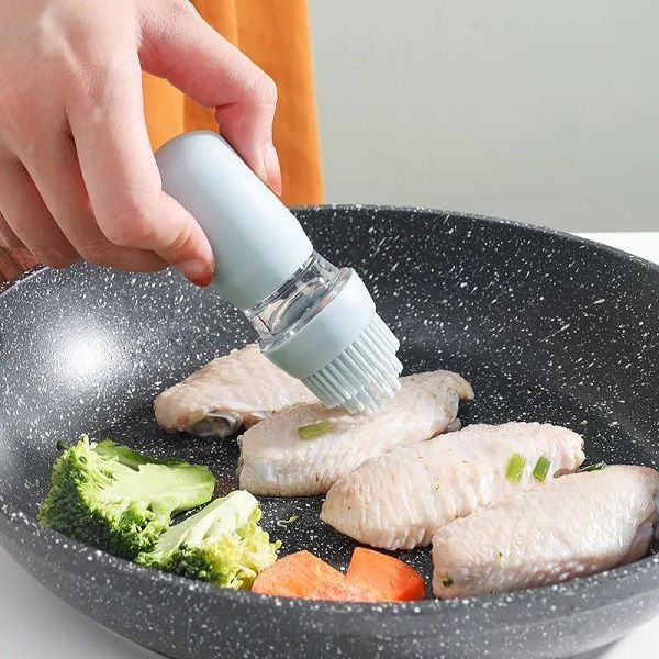 2 In 1 Glass Oil Bottle with Silicone Brush - Oshi.pk - Buy & Sell Online