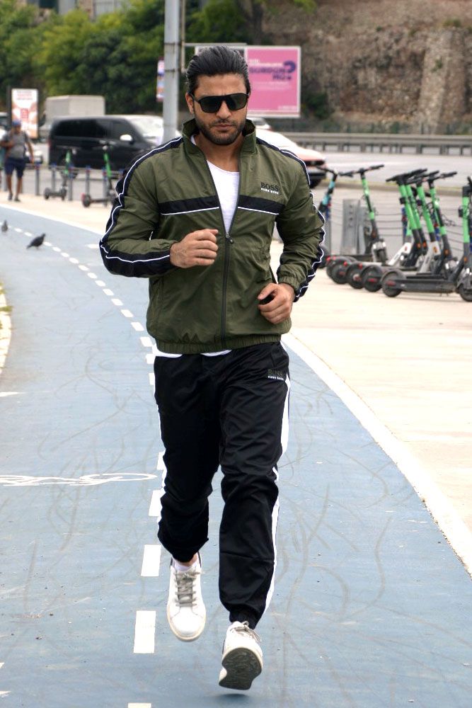 Turkey Outlet Tracksuit For Men - Oshi.pk - Buy & Sell Online