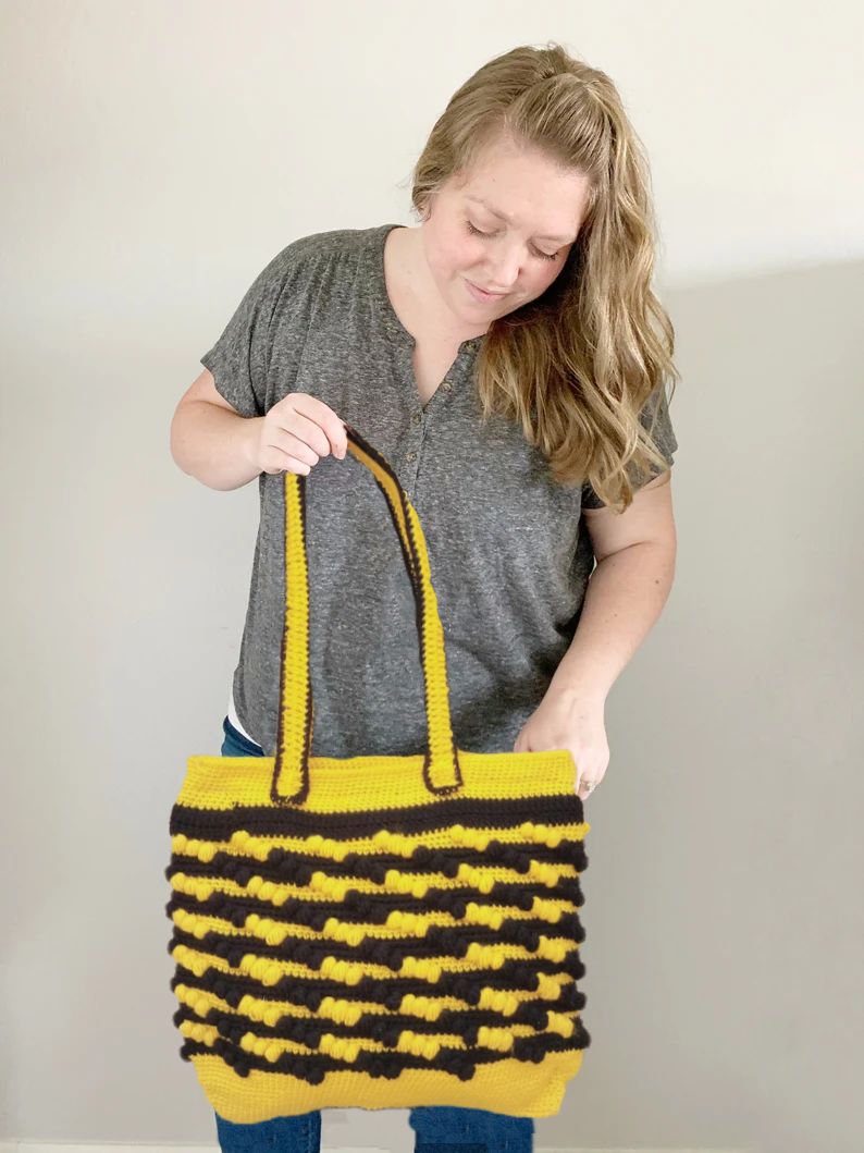 Handmade Crochet Bags for Women with Artful Line Patterns : Crochet Bags with Eye-Catching Line - Oshi.pk - Buy & Sell Online