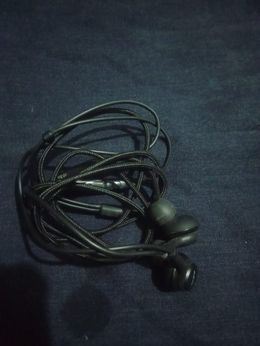 ORIGINAL AKG HAND FREE - Samsung handsfree - 100% Original Handsfree Imported , High Quality Deep Bass / Sound - Earphones - Headphones - Oshi.pk - Buy & Sell Online