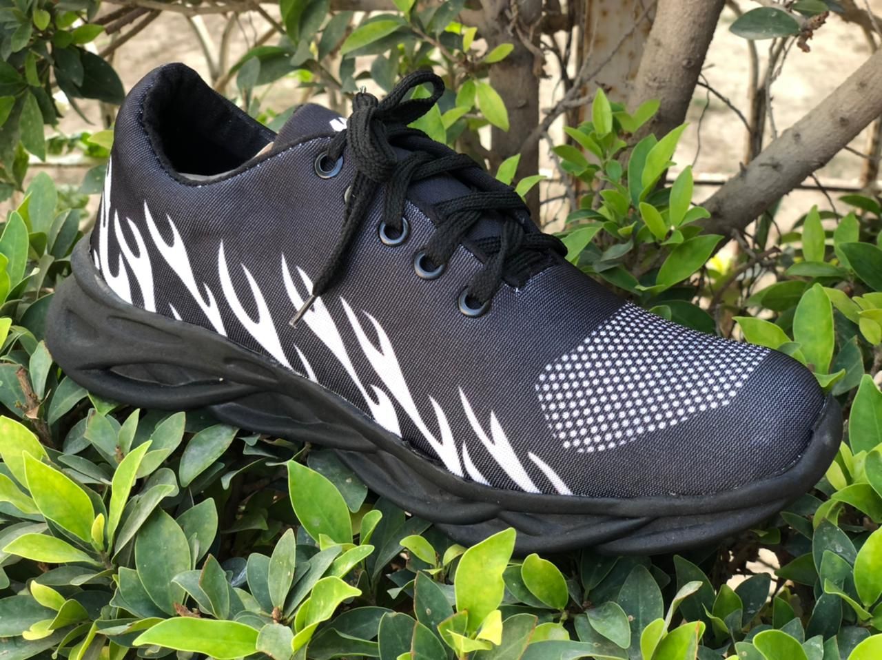 White Running Fashion Sneakers For Men - Oshi.pk - Buy & Sell Online