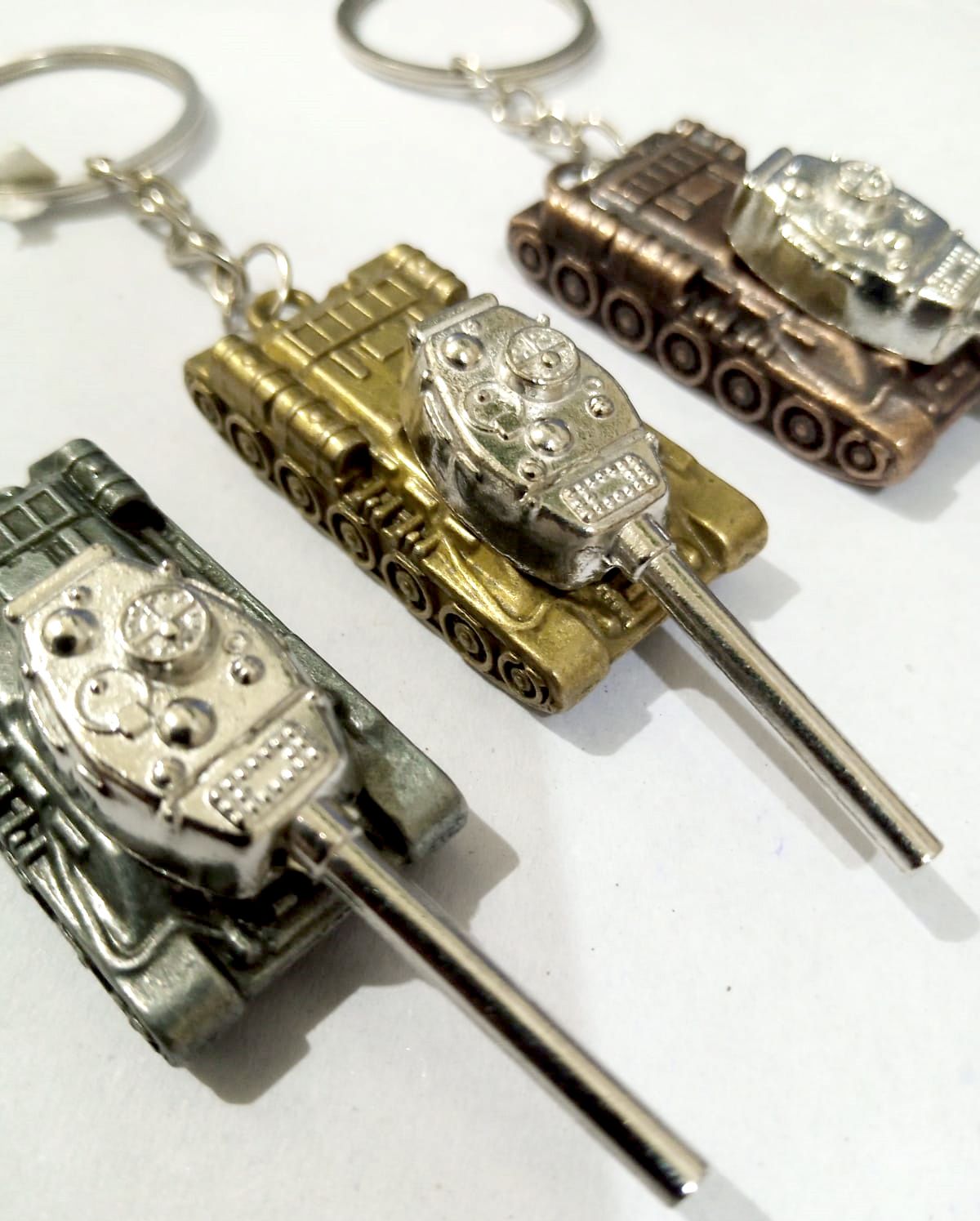 Tank Keychain Keyring Key Holder Metallic - Oshi.pk - Buy & Sell Online