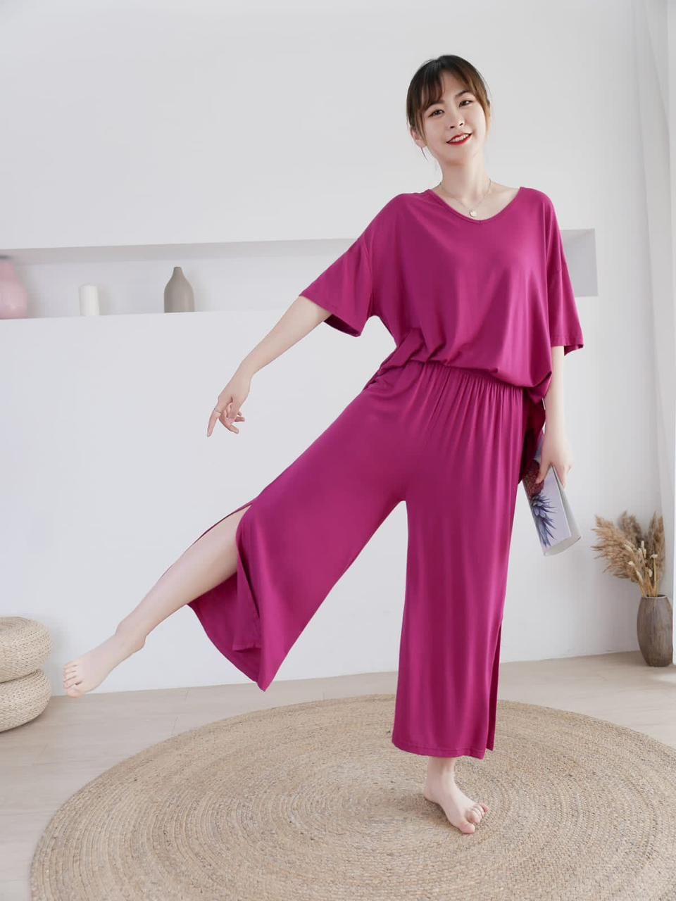 V Neck with Flapper Style pajama 3 Quater Sleeves Night Suit for her - Oshi.pk - Buy & Sell Online