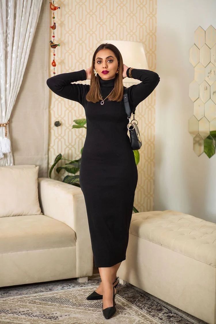 Wintsfield Highneck Bodycon Dress (Black) - Oshi.pk - Buy & Sell Online