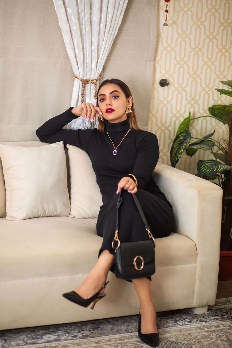 Wintsfield Highneck Bodycon Dress (Black) - Oshi.pk - Buy & Sell Online