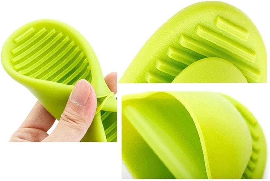 2 pcs Silicon pot holder -, heat resistant gloves , kitchen accessories anti slip baking mitts , silicon hot pot holders , best Kitchen tool - Oshi.pk - Buy & Sell Online