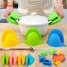 2 pcs Silicon pot holder -, heat resistant gloves , kitchen accessories anti slip baking mitts , silicon hot pot holders , best Kitchen tool