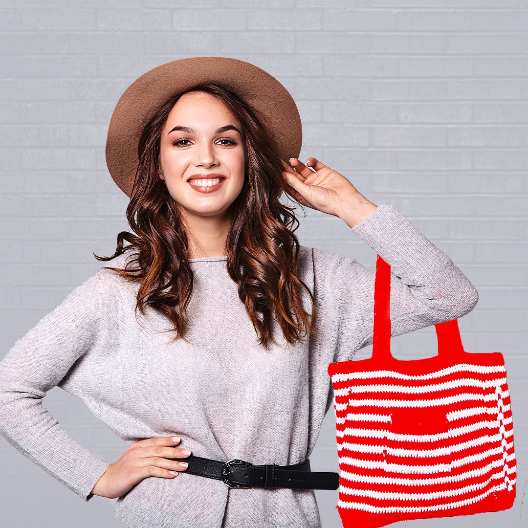 Fashionable Handcrafted Crochet Bags: Bold White and Red Color Scheme : Stylish Handcrafted Crochet Bags - Oshi.pk - Buy & Sell Online