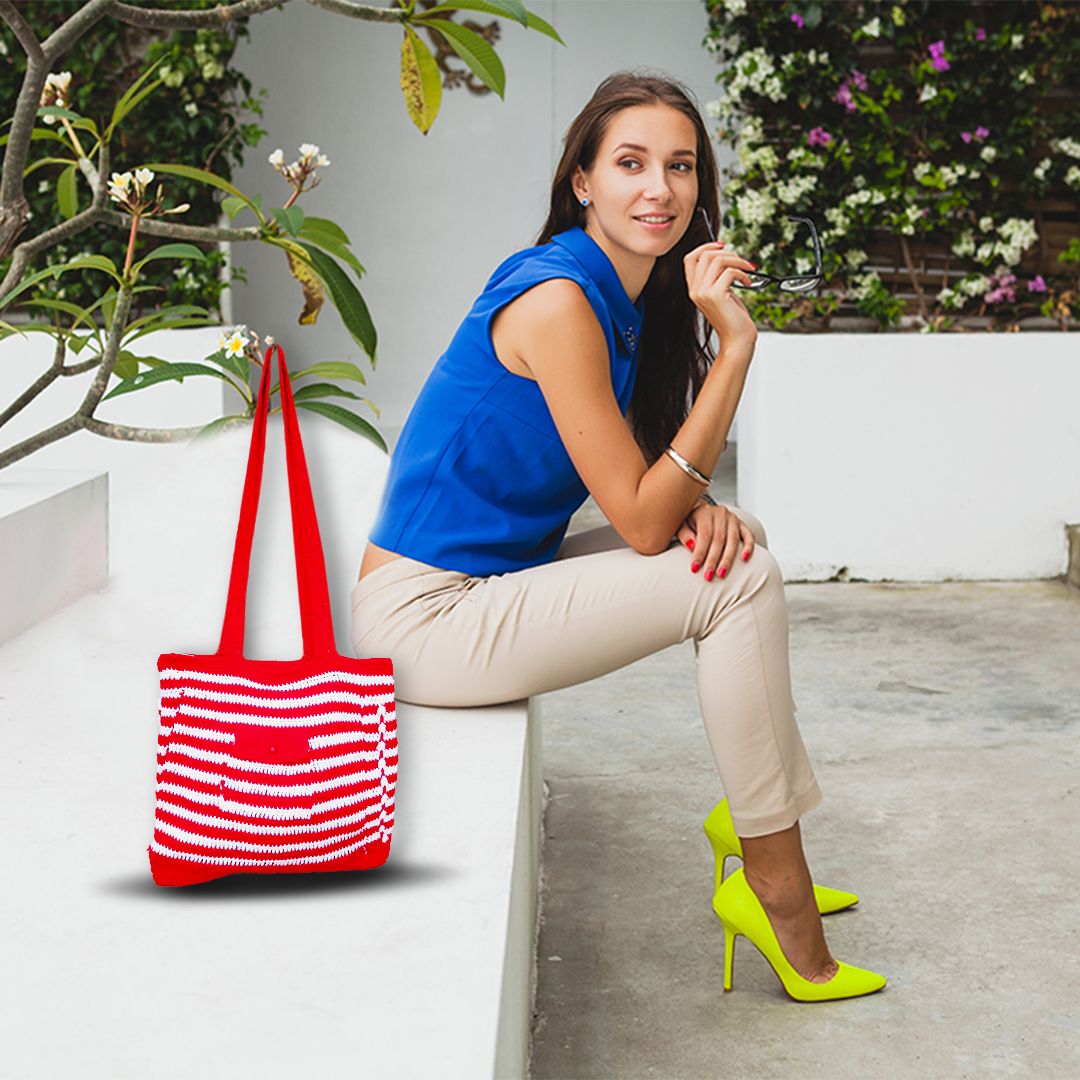 Fashionable Handcrafted Crochet Bags: Bold White and Red Color Scheme : Stylish Handcrafted Crochet Bags - Oshi.pk - Buy & Sell Online