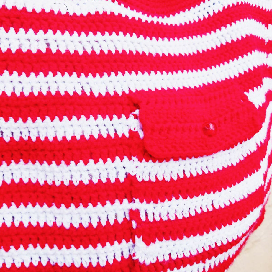 Fashionable Handcrafted Crochet Bags: Bold White and Red Color Scheme : Stylish Handcrafted Crochet Bags - Oshi.pk - Buy & Sell Online