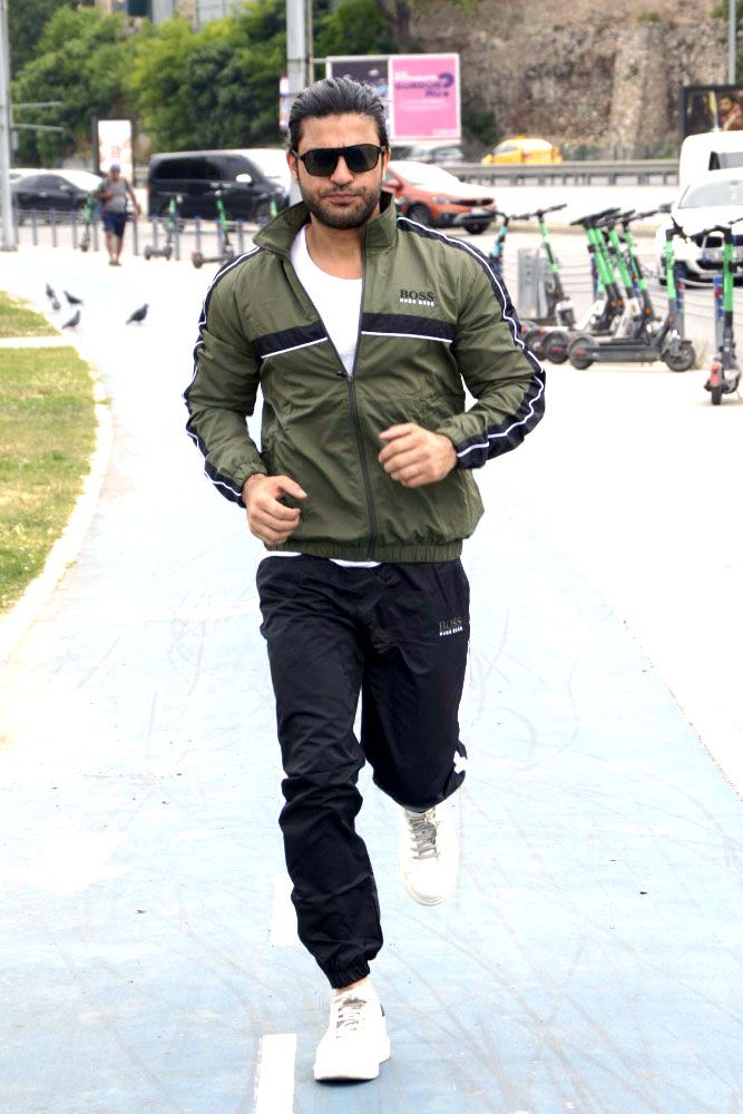 Turkey Outlet Tracksuit For Men - Oshi.pk - Buy & Sell Online