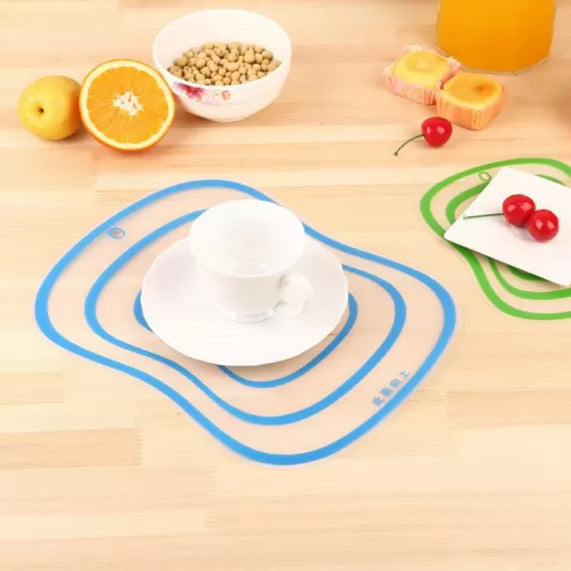 Household Transparent Vegetable Chopping Board Creative Non-slip Surface Plastic Size 20x14CM - Oshi.pk - Buy & Sell Online