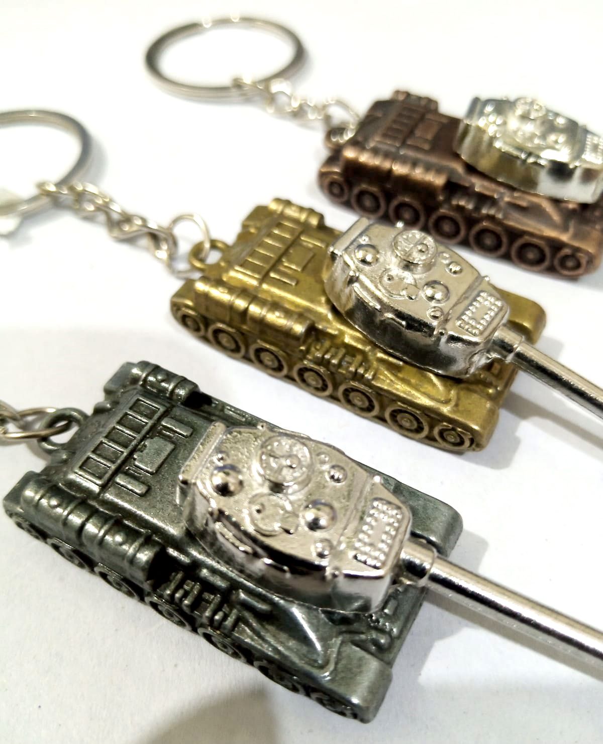 Tank Keychain Keyring Key Holder Metallic - Oshi.pk - Buy & Sell Online