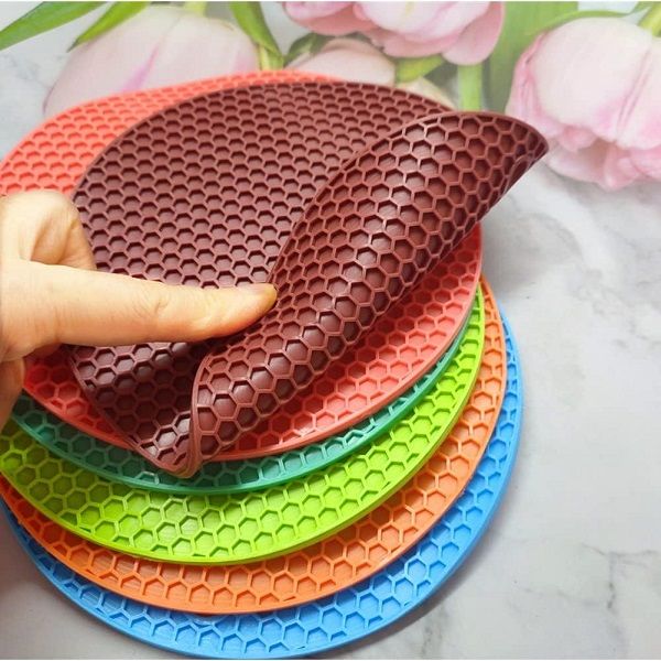 Thick Round Silicone Pot Holders Mat Heat Resistant Non Slip - Oshi.pk - Buy & Sell Online