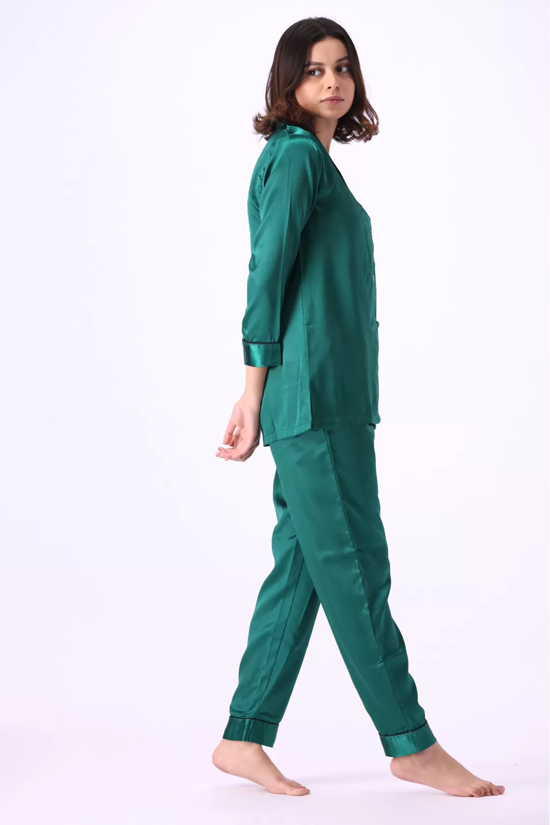 Valerie nightwear Gorgeous satin pajama set. Offering a well-fitting, luxury sleepwear. - Oshi.pk - Buy & Sell Online