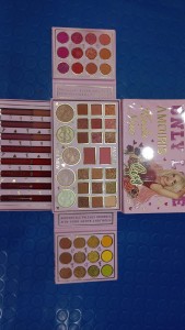 Original Quality All in 1 makeup Kit with lipgloss highlighter setting